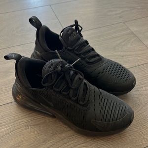 Nike air270 all black barely worn